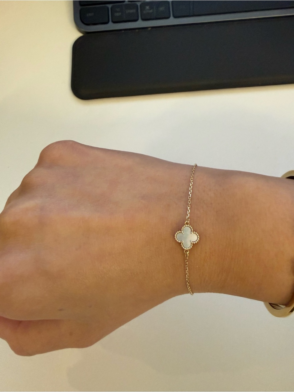Van Cleef & Arpels Gold Chain Bracelet with White Mother-of-Pearl Clover